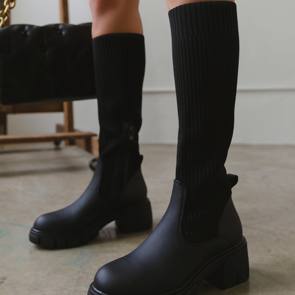 MISS LOLA black boots
